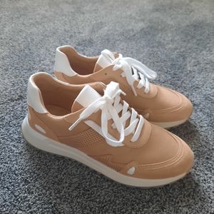 Brand new Michael Kohrs butternut sneakers